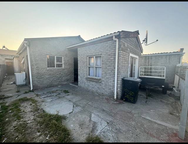 2 BEDROOM FREEHOLD FOR SALE IN PHILIPPI